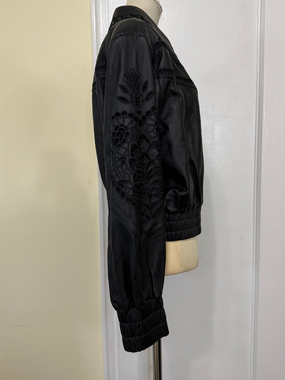 Farm Rio
Black Richelieu Heart Leather Jacket - Picture 7 of 16